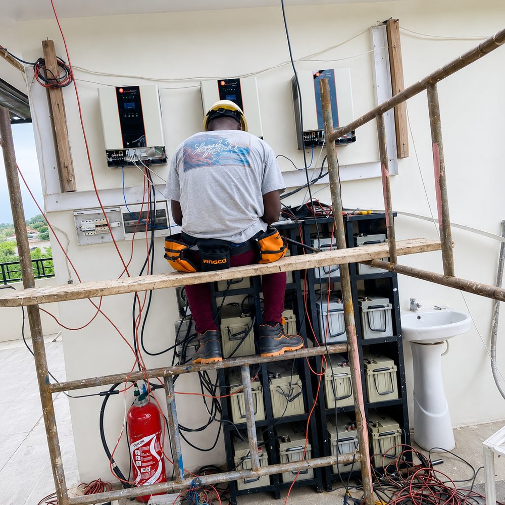 Installation onduleurs et batteries